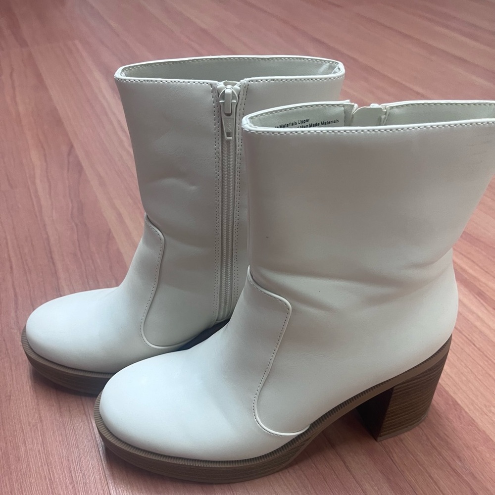 Universal Thread off-white boots - Picture 2 of 5